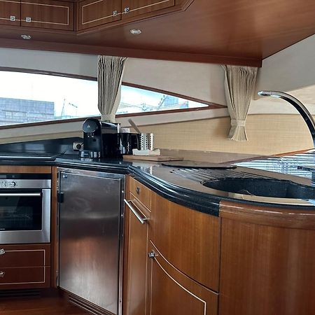 Yacht Pegasus II 호텔 바르셀로나 외부 사진